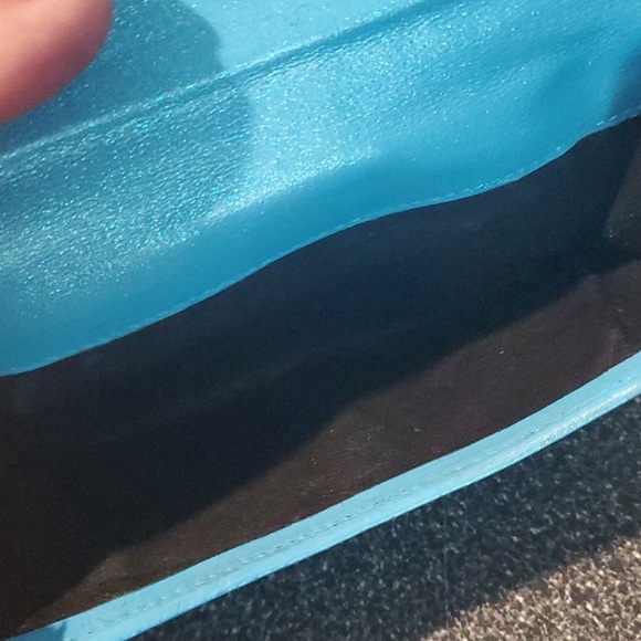 🩵 Authentic Gucci baby blue wallet 🩵 In very good condition. Box included. - Picture 9 of 12